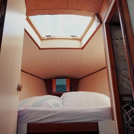 Hotel Cozy Lisbon Marina Sleepaboard - Sail Away Exterior foto