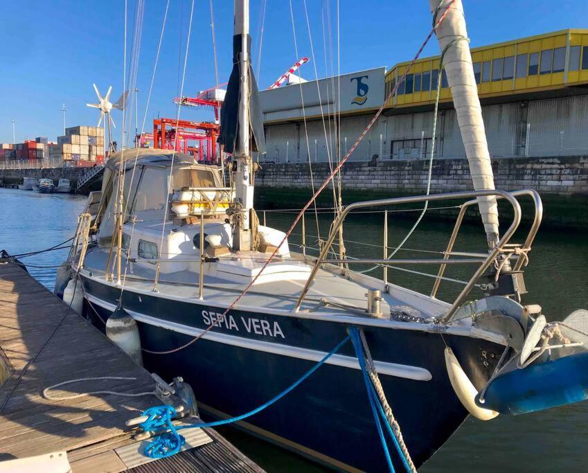 Hotel Cozy Lisbon Marina Sleepaboard - Sail Away Exterior foto