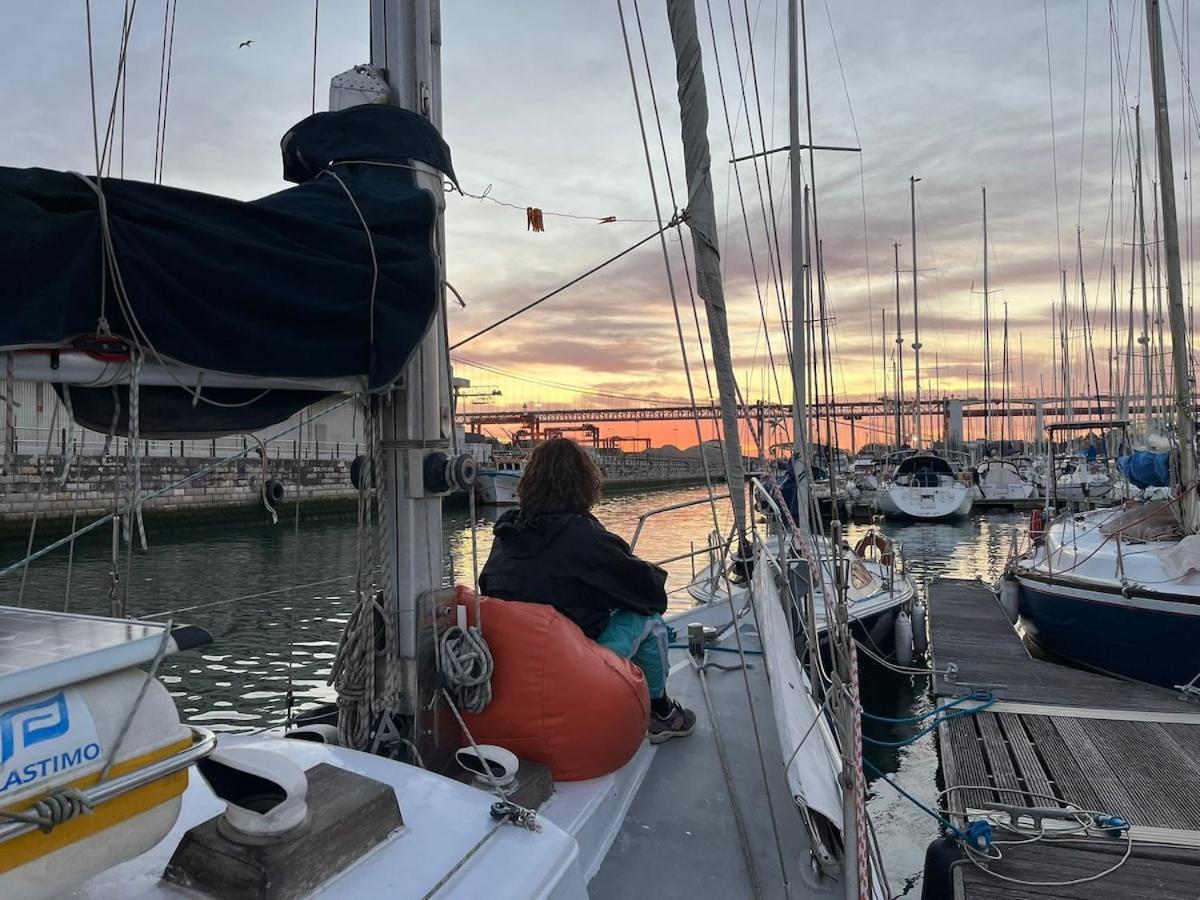 Hotel Cozy Lisbon Marina Sleepaboard - Sail Away Exterior foto